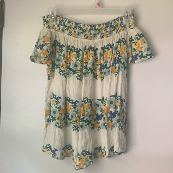 🌻2/$20 Old Navy off the shoulder top - Picture 2 of 6